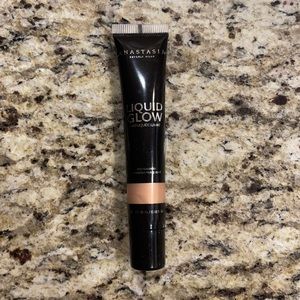 Anastasia Beverly Hills liquid glow highlighter